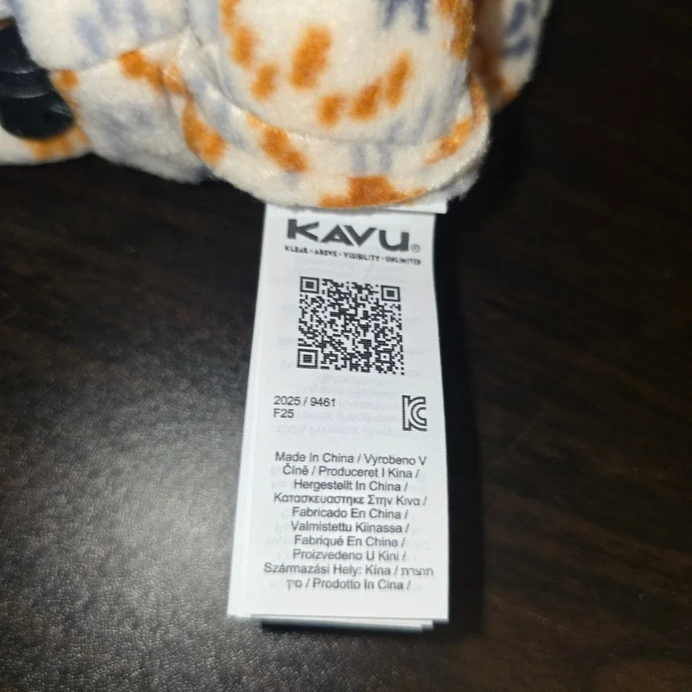 KAVU Drink Mitt Chalet Holiday Cream print Fleece Hot chocolate coozie glove